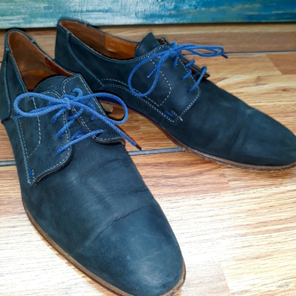 Dodge by Lloyd grey suede lace ups. Size 7